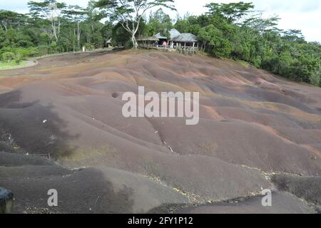 Terra di sette colori sul pianoro centrale tra verdi lussureggianti A Chamarel dall'isola di Mauritius Oceano Indiano Foto Stock