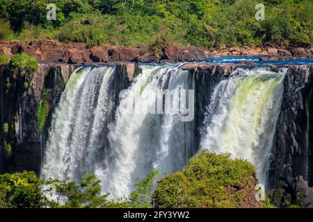 Circuito superiore, Cascate Iguazú, Misiones, Argentina. Foto Stock