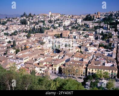 Bird view di Albaicin di Granada Come si vede dalla Alhambra torri, Andalusia, Spagna Foto Stock