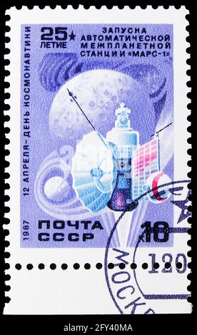 MOSCA, RUSSIA - 31 AGOSTO 2019: Francobollo stampato in Unione Sovietica (Russia) mostra il lancio della stazione interplanetaria automatica Mars-1, Cosm Foto Stock