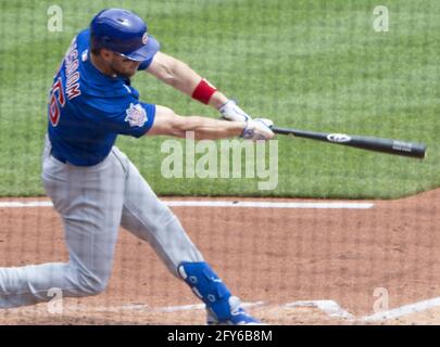 Pittsburgh, Stati Uniti. 27 maggio 2021. Il terzo baseman di Chicago Cubs, Patrick Wisdom (16), è stato un homers in cima al quarto assalto contro i Pittsburgh Pirates al PNC Park giovedì 27 maggio 2021 a Pittsburgh. Foto di Archie Carpenter/UPI Credit: UPI/Alamy Live News Foto Stock