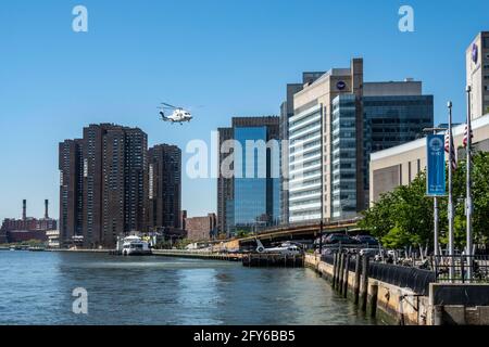 L'eliporto della 34th Street East si trova sul fiume East sotto la FDR Drive a NewYork City, USA Foto Stock