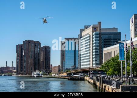 L'eliporto della 34th Street East si trova sul fiume East sotto la FDR Drive a NewYork City, USA Foto Stock