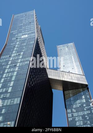 Gli edifici in rame americano sono una coppia di grattacieli residenziali di lusso a New York City, Stati Uniti Foto Stock