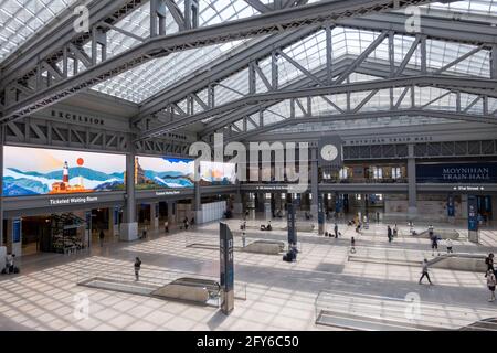 Il Moynihan Train Hall (MTH) si trova nello storico edificio dell'ufficio postale di James A. Farley, New York City, USA Foto Stock