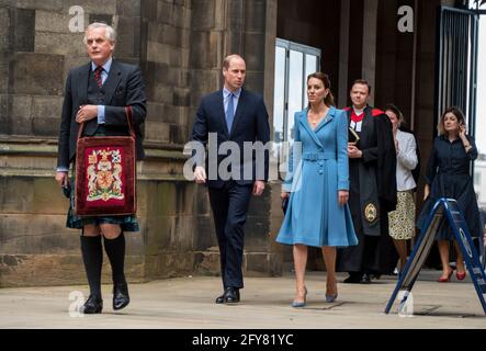 Edimburgo, Scozia, Regno Unito. Giovedì 27 maggio 2021 Assemblea Generale della Chiesa di Scozia 2021: Giorno 5. Giovedì 27 maggio. Sua Grazia, il Conte di Strathearn, Duca di Cambridge il Principe William e sua altezza reale la Duchessa di Cambridge partecipano alla cerimonia di chiusura dell'Assemblea Generale a EdinburghCredit: Andrew o'Brien/Alamy Live News Foto Stock