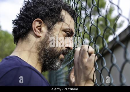 Dettaglio della disperazione e della paura, degli arresti e della criminalità, dell'immigrazione Foto Stock