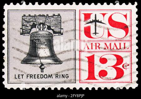 MOSCA, RUSSIA - 23 SETTEMBRE 2019: Francobollo stampato negli Stati Uniti mostra Liberty Bell, AirMail 1952-1967 serie, circa 1967 Foto Stock