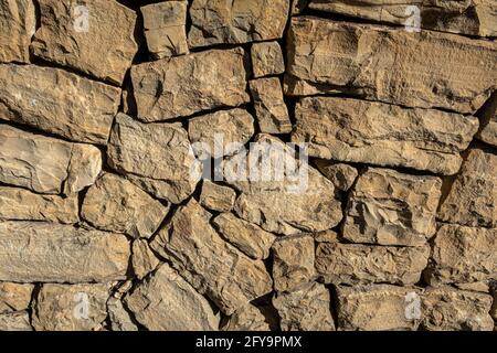Marrone rustico muro di pietra sfondo Foto Stock