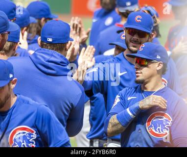 Pittsburgh, Stati Uniti. 27 maggio 2021. I giocatori di Chicago Cubs celebrano la loro vittoria 5-3 contro i Pittsburgh Pirates al PNC Park giovedì 27 maggio 2021 a Pittsburgh. Foto di Archie Carpenter/UPI Credit: UPI/Alamy Live News Foto Stock