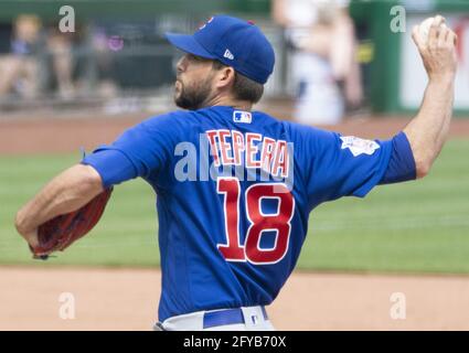 Pittsburgh, Stati Uniti. 27 maggio 2021. Il lanciatore Ryan Tepera (18) dei Chicago Cubs lancia nel nono assottigliamento dei Cubs 5-3 contro i Pittsburgh Pirates al PNC Park giovedì 27 maggio 2021 a Pittsburgh. Foto di Archie Carpenter/UPI Credit: UPI/Alamy Live News Foto Stock