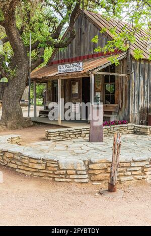 Luckenbach, Texas, Stati Uniti. 13 aprile 2021. Piccolo ufficio postale di Luckenbach, Texas. Foto Stock