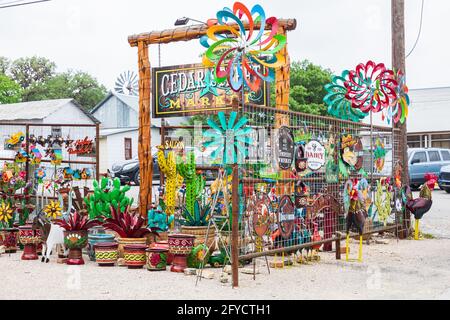 Bandera, Texas, Stati Uniti. 14 aprile 2021. Esposizione esterna di ornamenti del prato in Texas. Foto Stock