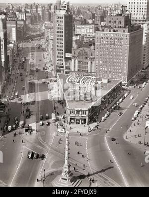 COLUMBUS CIRCLE DEGLI ANNI '30 CON L'INTERSEZIONE DI BROADWAY SULLA SINISTRA CON TRAM E CENTRAL PARK WEST E 59TH STREET NEW YORK USA - Q49658 CPC001 MISURAZIONE TRASPORTO HARS CINGOLI B&W NORD AMERICA NORD AMERICA STRUTTURA AD ALTO ANGOLO AVVENTURA INTERSEZIONE PROPRIETÀ E. AUTOS ESTERNO AVANZAMENTO DIREZIONE OPPORTUNITÀ CARRELLO NEW YORK CITY IMMOBILIARE NUOVO YORK STRUTTURE AUTOMOBILI STAZIONE DEGLI AUTOBUS CITTÀ COLUMBUS CERCHIO VEICOLI EDIFICIO NEW YORK CITY 59TH BROADWAY IN BIANCO E NERO CENTRAL PARK CENTRAL PARK WEST CRISTOFORO COLOMBO COLUMBUS ANTICO STILE UPPER WEST LATERALE Foto Stock