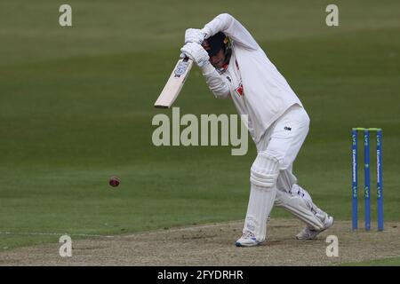 CHESTER LE STREET, REGNO UNITO. 27 MAGGIO Tom Westley di Essex battendo durante la partita LV= County Championship tra il Durham County Cricket Club e l'Essex a Emirates Riverside, Chester le Street giovedì 27 maggio 2021. (Credit: Mark Fletcher | MI News) Credit: MI News & Sport /Alamy Live News Foto Stock