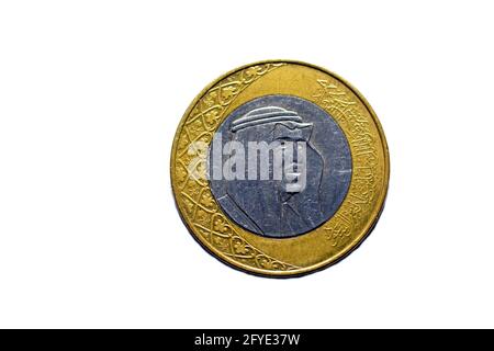 Una moneta riyal dell'Arabia Saudita (lato opposto) anno 2016, una moneta riyal del metallo e una banconota insieme, 1 moneta riyal Saudita con lo slogan del re Salman Foto Stock