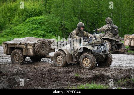 Tapa. 27 maggio 2021. L'esercizio della tempesta primaverile delle forze di difesa estoni (EDF) entra nella fase attiva nell'area di formazione centrale vicino alla base militare di Tapa, nell'Estonia settentrionale, il 27 maggio 2021. Circa 7,000 persone hanno partecipato all'esercizio di tre settimane che inizia il 17 maggio. Credit: Sergei Stepanov/Xinhua/Alamy Live News Foto Stock