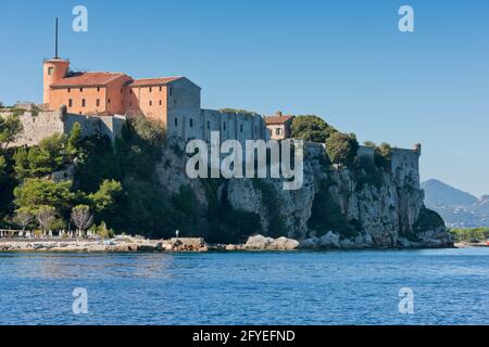 FRANCIA. ALPI MARITTIME (06) ISOLE DI LERINS. FRANCIA. REGIONE DI CANNES. FORT ROYAL DOVE L'HOMME AU MASQUE DE FER ERA IN PRIGIONE. SAINTE MARGUERITE ISLAN Foto Stock