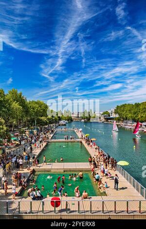 FRANCIA. PARIGI (75). PISCINA CON 3 BAGNI NEL BASSIN DE LA VILLETTE DURANTE L'EVENTO ANNUALE PARIS PLAGES NEL 2017. SONO PRESENTI PISCINE Foto Stock