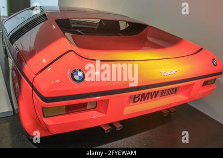Germania, Monaco di Baviera - 27 aprile 2011: BMW Turbo 1972 nella sala espositiva del Museo BMW Foto Stock