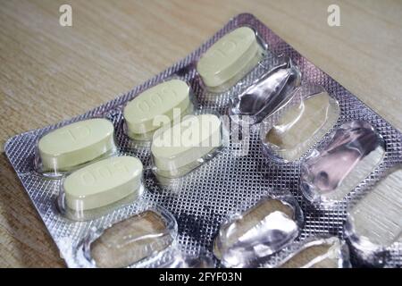 ciclo incompleto di claritromicina compresse di prescrizione antibiotica in confezione blister Foto Stock