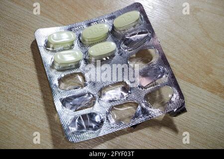 ciclo incompleto di claritromicina compresse di prescrizione antibiotica in confezione blister Foto Stock