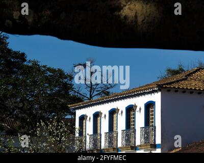 Tiradentes, Minas Gerais, Brasile - 08 luglio 2018: Case e architettura caratteristica nella città storica Tiradentes, all'interno di Minas Gerais Foto Stock