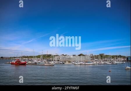 La nave di addestramento di Hambledon a Mayflower Marina, Richmond Walk, Devonport, Plymouth. Dotata di una campana bagnata, la nave fornisce un habitat sicuro a de Foto Stock