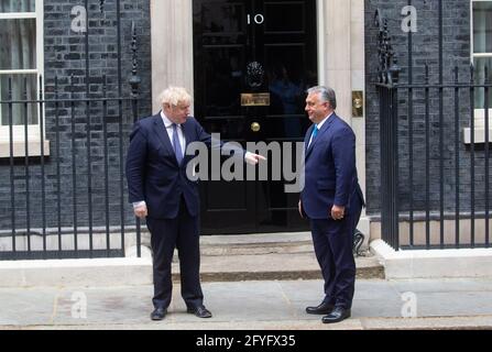 Londra, Regno Unito. 28 maggio 2021. Viktor Orban, primo ministro ungherese, arriva al numero 10 per un incontro con Boris Johnson. Orban è noto per le sue opinioni controverse sulla migrazione, la democrazia e le questioni LGBTQ. Credit: Mark Thomas/Alamy Live News Foto Stock