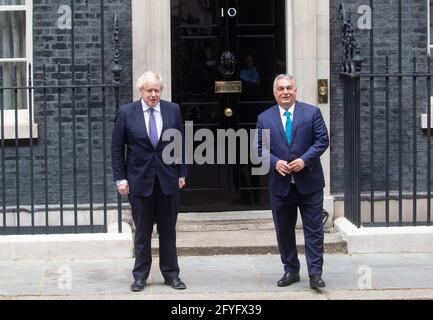 Londra, Regno Unito. 28 maggio 2021. Viktor Orban, primo ministro ungherese, arriva al numero 10 per un incontro con Boris Johnson. Orban è noto per le sue opinioni controverse sulla migrazione, la democrazia e le questioni LGBTQ. Credit: Mark Thomas/Alamy Live News Foto Stock