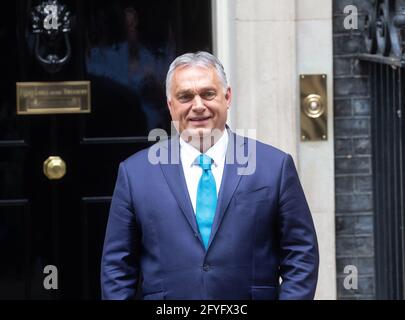 Londra, Regno Unito. 28 maggio 2021. Viktor Orban, primo ministro ungherese, arriva al numero 10 per un incontro con Boris Johnson. Orban è noto per le sue opinioni controverse sulla migrazione, la democrazia e le questioni LGBTQ. Credit: Mark Thomas/Alamy Live News Foto Stock