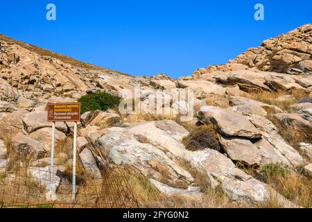 L'Acropoli micenea di Kolymbithres su Paros. Koukounaries è una collina rocciosa con complesso di costruzione della fine del 12 ° secolo AC. CICLADI, Grecia Foto Stock