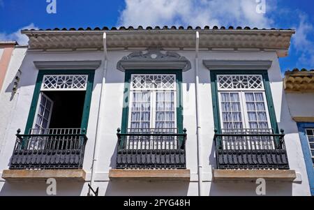 Facciata coloniale nel centro storico di Sao Joao del Rei, Brasile Foto Stock