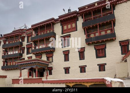 Stok palazzo, con vista sui montians Himalayan - è un famoso tempio buddista in, Leh, Ladakh, Jammu e Kashmir, India. Foto Stock