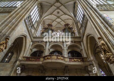 Organo a pipa a Praga cupola casta san vito chiesa panorama Foto Stock