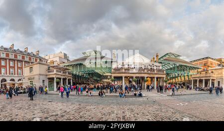 LONDRA, REGNO UNITO - 4 OTTOBRE 2017: Vista del mercato di Covent Garden a Londra. Foto Stock