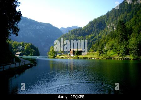 Vista pittoresca sul lago Königssee e sulle Alpi bavaresi in Baviera, Germania. Am Königssee a Bayern. Foto Stock