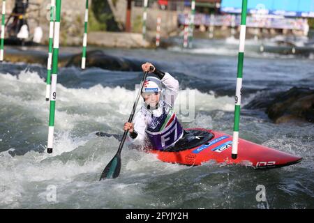 Forerunner KNERLOVA della Repubblica Ceca davanti alla canoa femminile (C1) semifinali durante i Campionati europei di Dora Fiume Baltea maggio Foto Stock