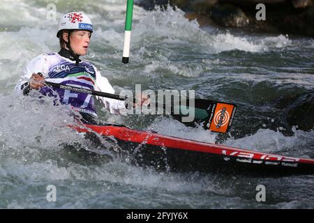 Forerunner KNERLOVA della Repubblica Ceca davanti alla canoa femminile (C1) semifinali durante i Campionati europei di Dora Fiume Baltea maggio Foto Stock