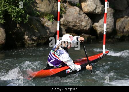 Forerunner KNERLOVA della Repubblica Ceca davanti alla canoa femminile (C1) semifinali durante i Campionati europei di Dora Fiume Baltea maggio Foto Stock