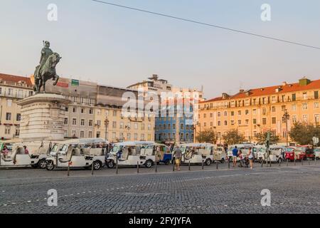 LISBONA, PORTOGALLO - 8 OTTOBRE 2017: Statua di Re Giovanni i Dom Joao i in piazza Praca da Figueira a Lisbona, Portogallo Foto Stock