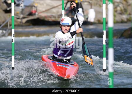 Forerunner KNERLOVA della Repubblica Ceca davanti alla canoa femminile (C1) semifinali durante i Campionati europei di Dora Fiume Baltea maggio Foto Stock