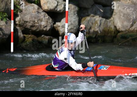 Forerunner KNERLOVA della Repubblica Ceca davanti alla canoa femminile (C1) semifinali durante i Campionati europei di Dora Fiume Baltea maggio Foto Stock