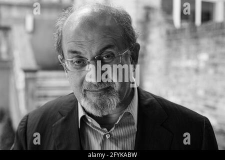 Salman Rushdie scrittore indiano-britannico Foto Stock