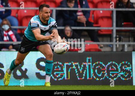 Josh Reynolds (6) di Hull FC in azione Foto Stock