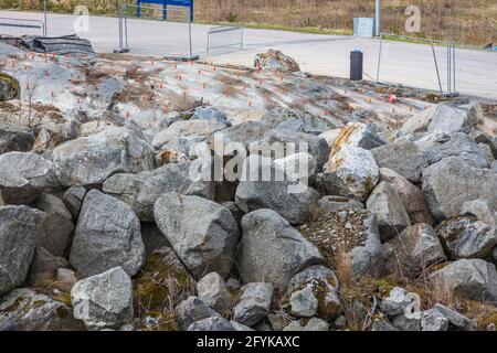 Vista ravvicinata dei lavori di costruzione su terreni rocciosi. Svezia. Foto Stock