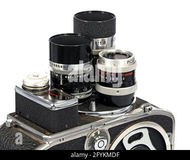 Una telecamera vintage svizzera Bolex Paillard D8L Double 8mm da 1958 con tre obiettivi. Foto Stock