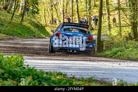 ZAGREB, CROAZIA - 23 aprile 2021: Volkswagen Polo GTI R5 in gara sul palco di gara del asfalto al campionato WRC in Croazia. Foto Stock