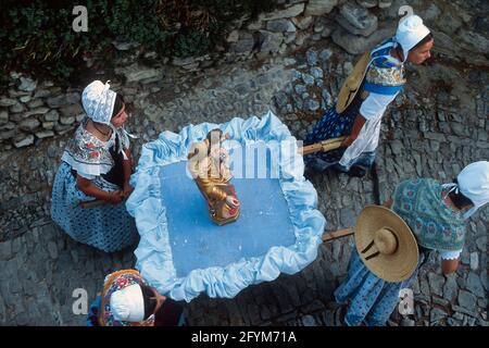 FRANCIA. VAUCLUSE (84) DENTELLES DE MONTMIRAIL, SEGURET VILLAGGIO UNO DEI MIGLIORI VILLAGGI DI FRANCIA. FESTIVAL DEL VINO Foto Stock