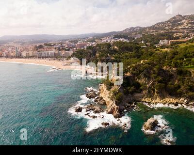 Vista da fuco di Castell d'en Plaja in costiera mediterranea città di Lloret de Mar, Catalogna, Spagna Foto Stock